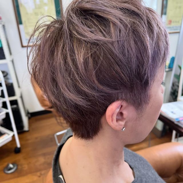 グレイヘアーを活かしつつオシャレにパープルカラーをの画像