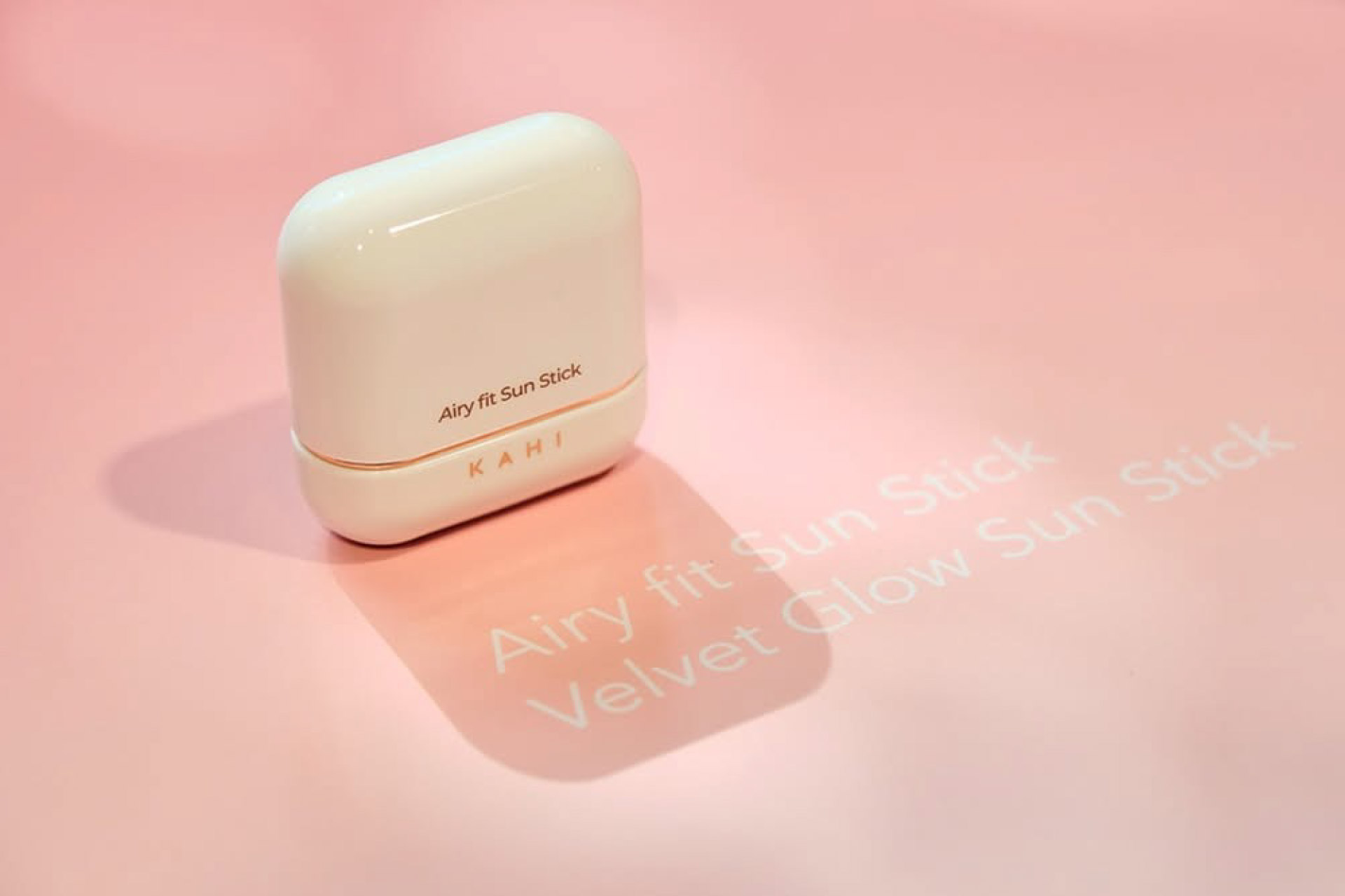 【新商品のお知らせ】塗ったのにサラサラ！新感覚日焼け止めスティックの画像